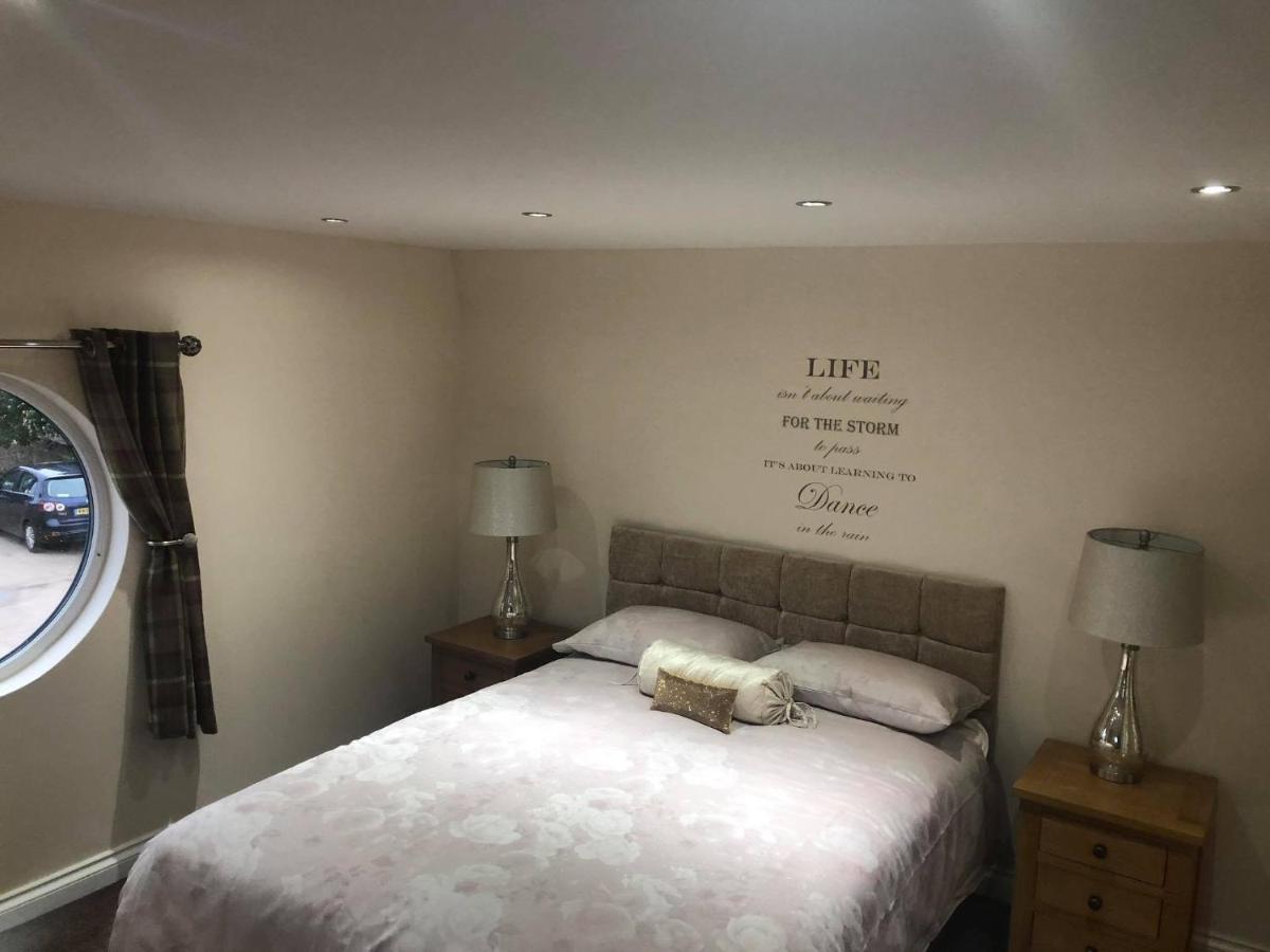 Worship Farm Accommodation Redhill  ภายนอก รูปภาพ
